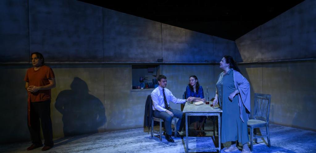 Το Γάλα του Βασίλη Κατσικονούρη, σε σκηνοθεσία Μάνου Καρατζογιάννη – Ερμίνας Κυριαζή στο Θέατρο&nbsp;Σταθμός