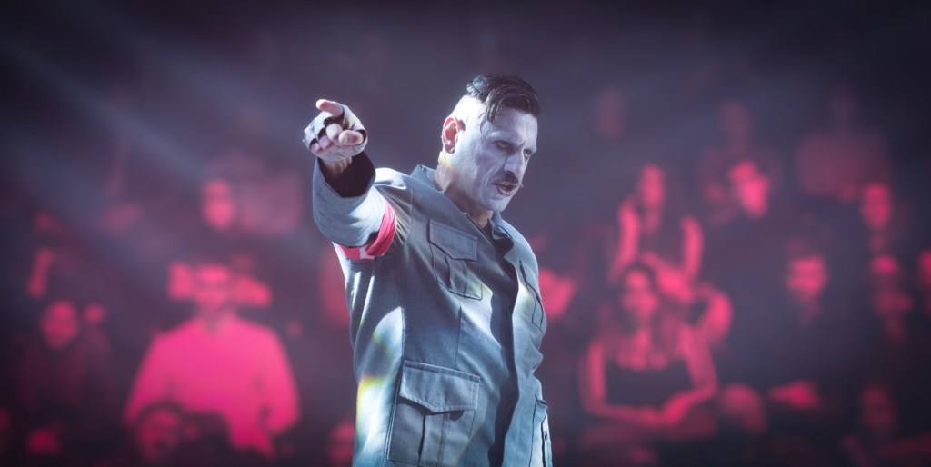 Η άνοδος του Αρτούρο Ούι του Μπέρτολτ Μπρεχτ, σε σκηνοθεσία Άρη Μπινιάρη επιστρέφει για 3ο χρόνο στο Θέατρο Ark