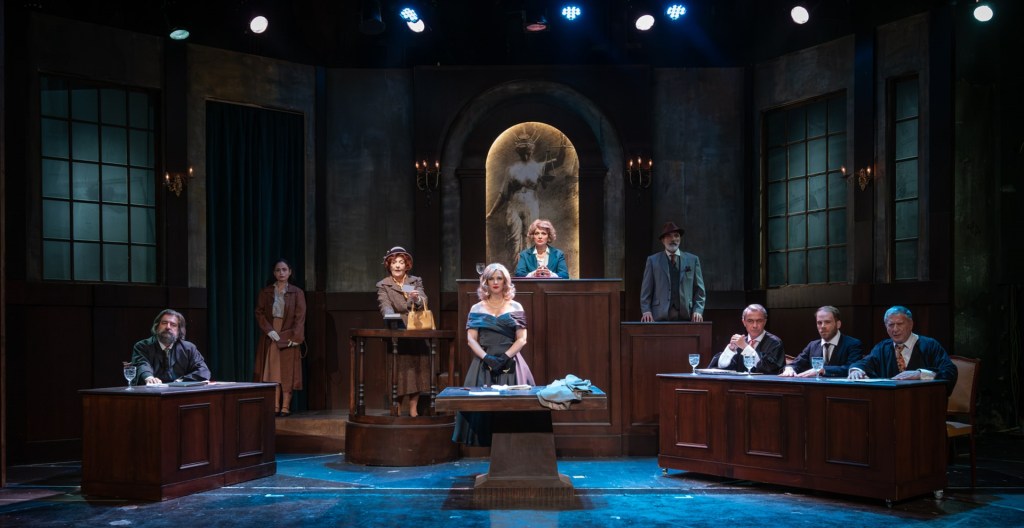 Ο Μάρτυρας Κατηγορίας της Αγκάθα Κρίστι, σε σκηνοθεσία Νικορέστη Χανιωτάκη επιστρέφει για 2ο χρόνο στο Θέατρο&nbsp;Χορν