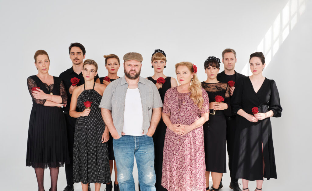 Τριαντάφυλλο στο στήθος | Κριτική&nbsp;Θεάτρου