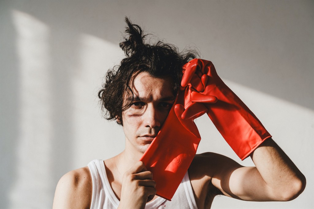 «Αντικείμενα» των Γιάννη Αποσκίτη, Γιώργο Κατσή και Πάνο Παπαδόπουλο, σε σκηνοθεσία των δύο τελευταίων στο Θέατρο&nbsp;Ροές