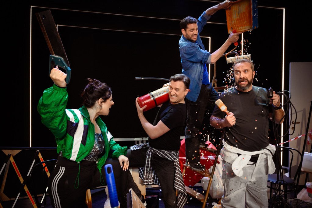 «Όλα… Λάθος!» των Henry Lewis, Jonathan Sayer και Henry Shields, σε απόδοση και σκηνοθεσία Θέμιδας Μαρσέλλου στο Θέατρο&nbsp;Αθηνά