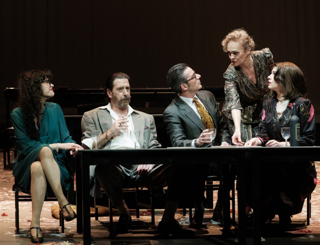 «Τα πήρες όλα κι έφυγες» του Κωνσταντίνου Σαμαρά, σε σκηνοθεσία Βασίλη Μαυρογεωργίου στο Θέατρο&nbsp;Παλλάς