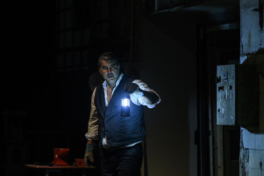 «Οι έμποροι της Βενετίας» σε διασκευή, απόδοση και σκηνοθεσία του Τσέζαρις Γκραουζίνις στον Τεχνοχώρο&nbsp;Cartel