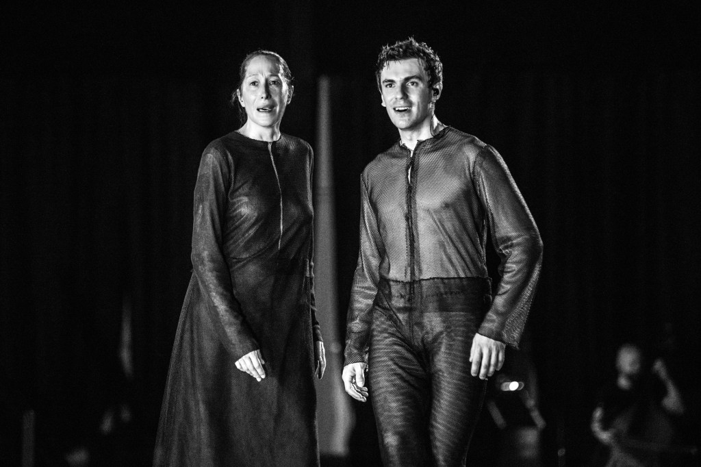 Πρεμιέρα σήμερα για την «Αντιγόνη», σε σκηνοθεσία Ulrich Rasche στο Αρχαίο Θέατρο της&nbsp;Επιδαύρου