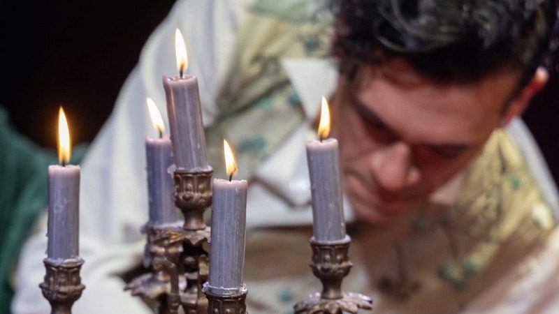 Βρυκόλακες | Κριτική&nbsp;Θεάτρου