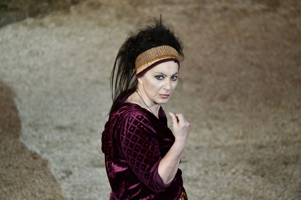 Τα έργα «Ιφιγένεια / Βορά» και «Εγώ, μια δούλα», δύο μονόλογοι  γραμμένοι για το καλλιτεχνικό πρόγραμμα του 2024, επαναλαμβάνονται φέτος στην Πειραιώς&nbsp;260