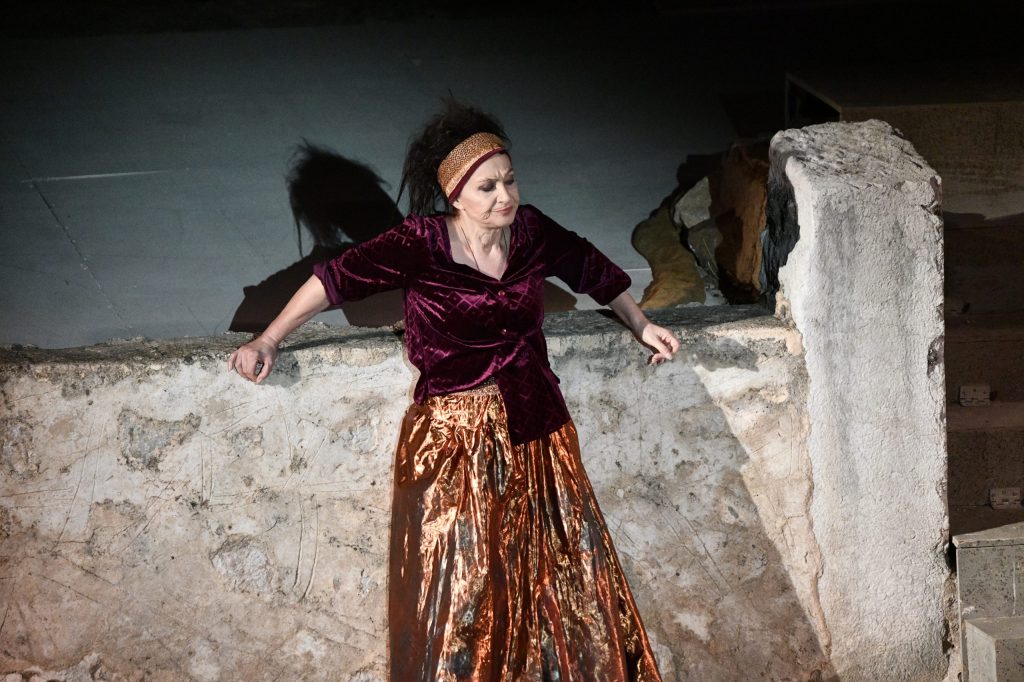 Εγώ μια δούλα | Κριτική&nbsp;Θεάτρου