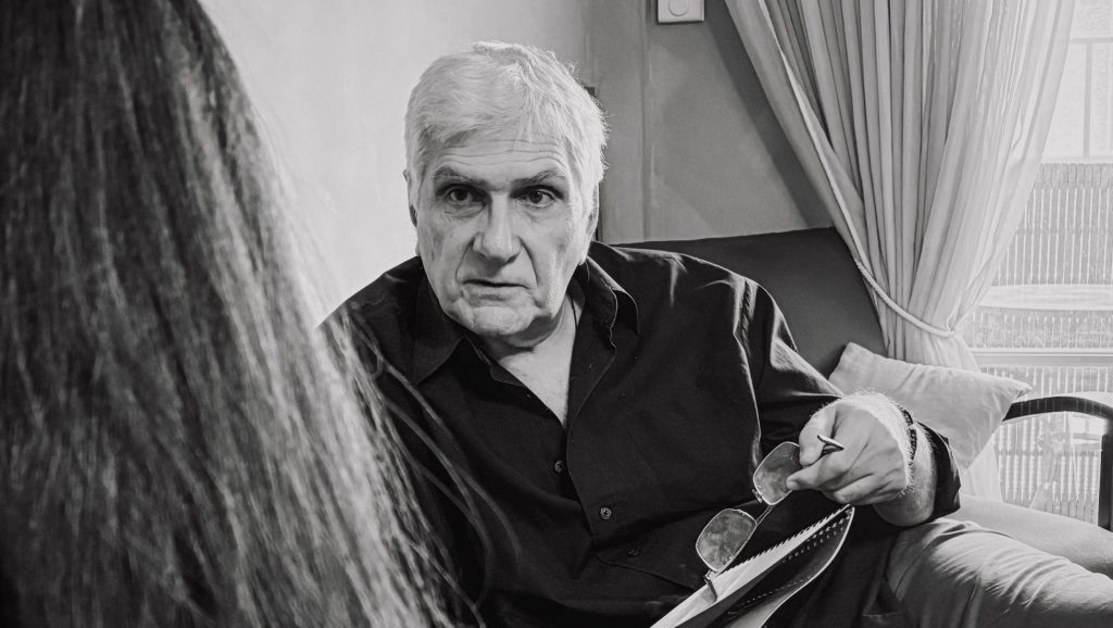 «Ο Σταθμάρχης» του Γιώργου Αγγελίδη, εμπνευσμένο από το έργο του Κάρολου Ντίκενς “The Signal-man” στο Θέατρο Αργώ με τον Βύρωνα&nbsp;Κολάση