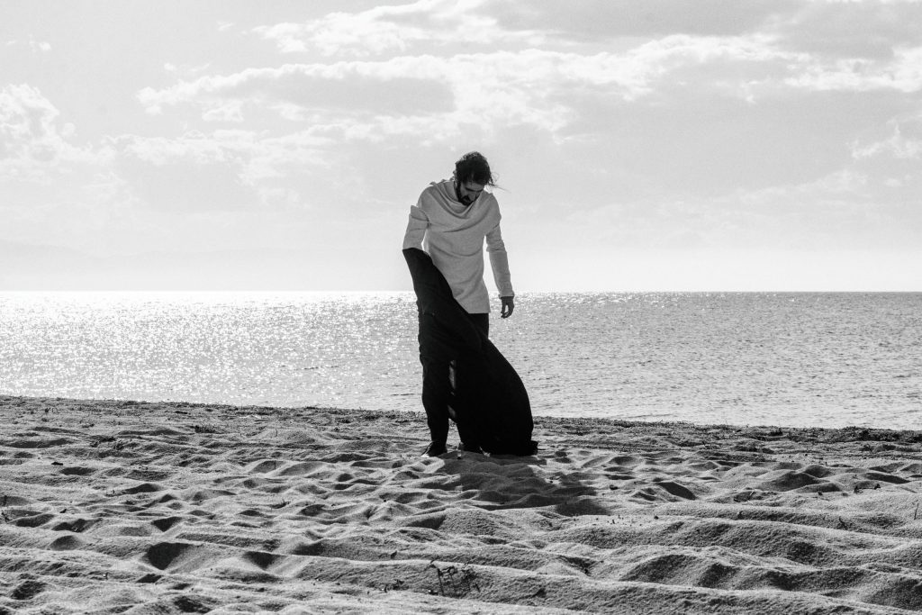 Πρεμιέρα σήμερα για την παράσταση «ζ – η – θ, ο Ξένος», σε σκηνοθεσία Μιχαήλ Μαρμαρινού στο Αρχαίο Θέατρο της&nbsp;Επιδαύρου