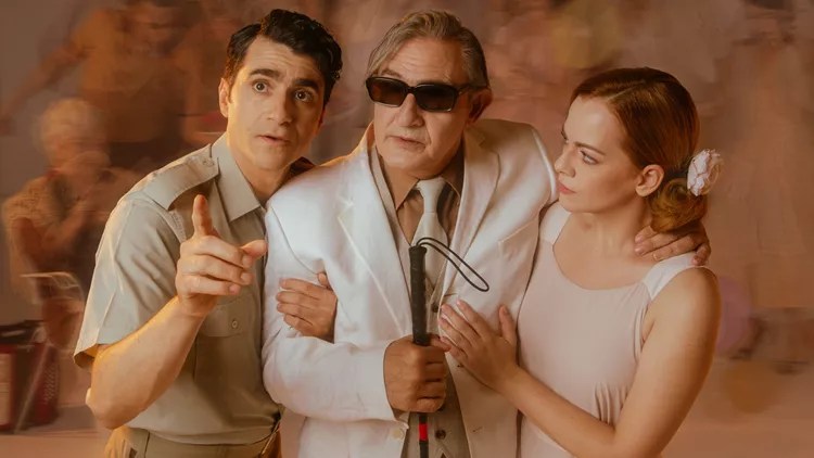 To «Άρωμα Γυναίκας», σε σκηνοθεσία Κωνσταντίνου Ασπιώτη, ανεβαίνει για πρώτη φορά στην Ελλάδα, στο Θέατρο&nbsp;Βρετάνια