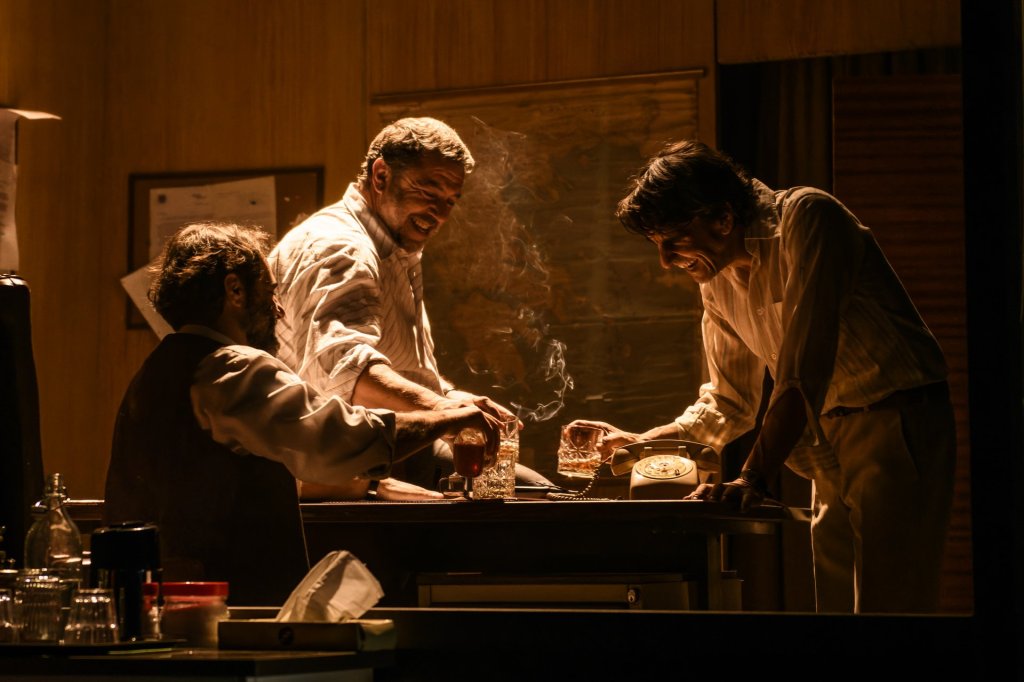 Τα «Ανεξάρτητα Κράτη» των Γιώργου Παλούμπη και Αντώνη Τσιοτσιόπουλου, σε σκηνοθεσία του πρώτου, επιστρέφουν για 2η χρονιά στο Θέατρο&nbsp;Χώρα