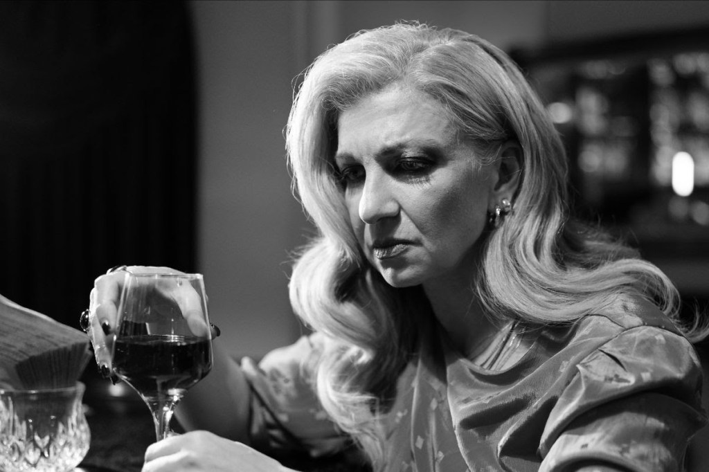 «Γυναίκες στο Ντιβάνι» της Βούλας Αργυροπούλου, σε σκηνοθεσία και διασκευή Σάκη Τσινιάρου, στο Θέατρο ΝΟΥΣ για έναν κύκλο πέντε&nbsp;παραστάσεων