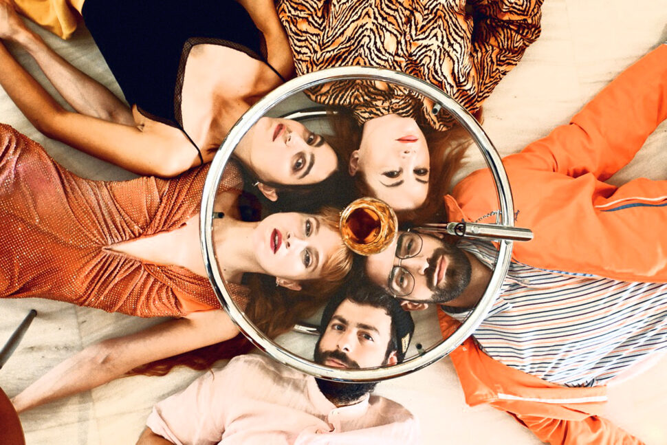 «(Love me) Tinder» σε κείμενο και σκηνοθεσία Νίκου Φυτά στο THEATRE OF THE&nbsp;NO