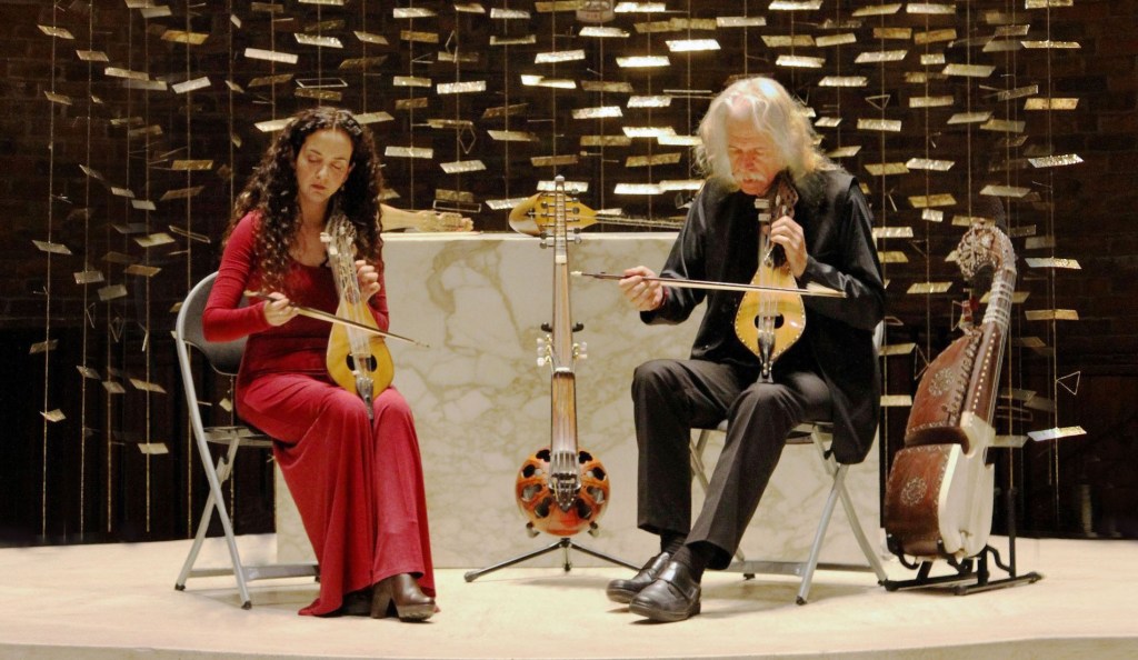 Το διεθνώς αναγνωρισμένο μουσικό ντουέτο Ross Daly και Κέλυ Θωμά εμφανίζεται για πρώτη φορά στη σκηνή του Theatre of the No, την Πέμπτη 8&nbsp;Ιανουαρίου