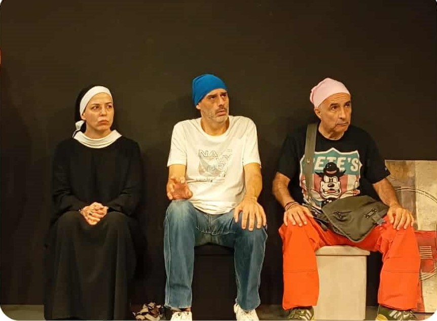 Μετά τη θερμή ανταπόκριση του κοινού, το θεατρικό έργο «Yin Yang», σε κείμενο Μαριάννας Κυριακάκη και σκηνοθεσία Μάνου Αντωνίου, παρατείνει τον 1ο
κύκλο των παραστάσεών&nbsp;του