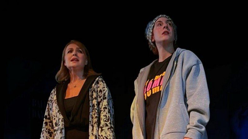 «Η Κουταλένια» του Lee Hall, σε απόδοση & δραματουργική επεξεργασία των Κώστα
Σπυρόπουλου και Μαρίας Γεωργιάδου, και σε σκηνοθεσία του πρώτου, στο θέατρο&nbsp;Μουσούρη