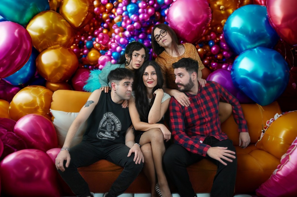 Η Θεατρική Εταιρεία Replica, παρουσιάζει την ευτράπελη κωμωδία&nbsp;“Τρί-Λιζα”