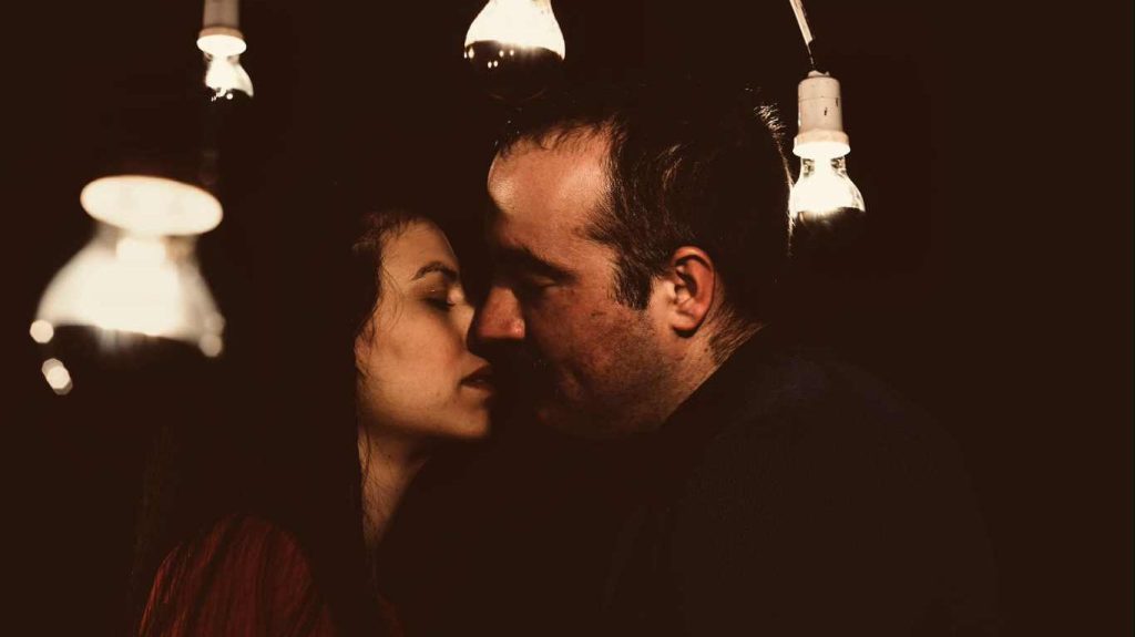 Ο “Ιππόκαμπος”, σε κείμενο και σκηνοθεσία Θύμιου Διαμάντη & Κώστα Κουτρούλη, συνεχίζει για 3η χρονιά την επιτυχημένη πορεία της στο Θέατρο Μικρός Κεραμεικός