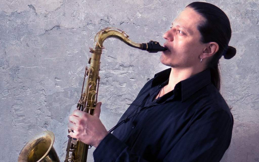 Ο ευρηματικός σαξοφωνίστας και συνθέτης Γιάννης Κασέτας παρουσιάζει ζωντανά την έκτη δισκογραφική του δουλειά, με τίτλο “Far”, την Παρασκευή 27 Φεβρουαρίου στο Theatre of The No