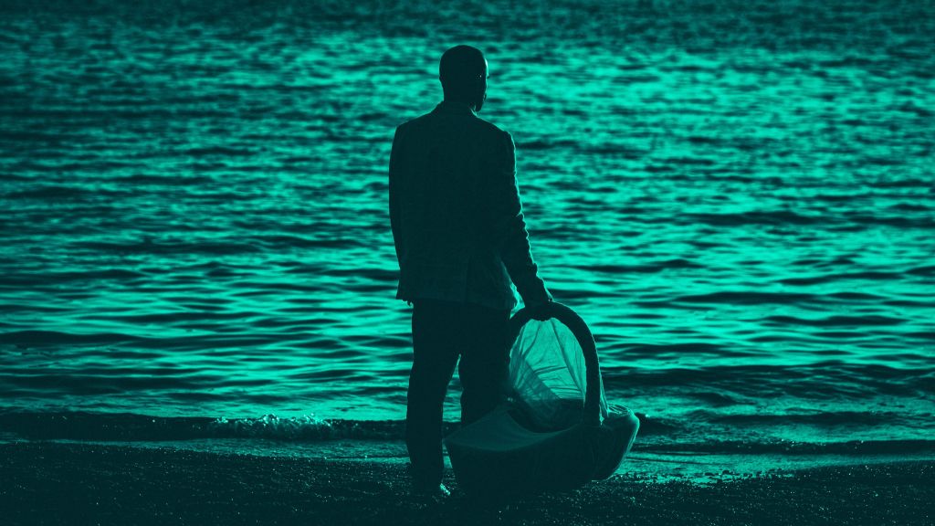 «Η φώκια» του Μάνου Θηραίου, σε σκηνοθεσία Βλάση Πασιούδη και Μάνου Θηραίου, στο Θέατρο Άβατον