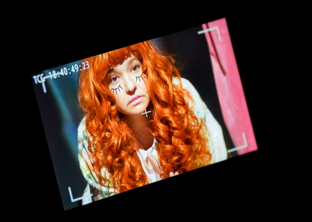 Νέες φωτογραφίες από την παράσταση «Το Πορτρέτο του Ντόριαν Γκρέι» στο Θέατρο Πορεία