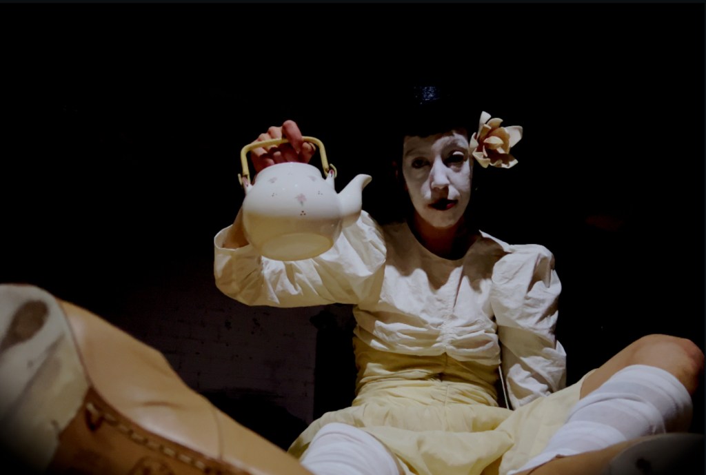 JAZZ STANDARDS | Butoh dance musical & theater: Μια χοροθεατρική παράσταση σε μορφή musical, πάνω στα jazz / bizarre μοτίβα που μας κυβερνούν και επαναλαμβάνονται από τη γέννησή μας στη Σκηνή Brecht-2510