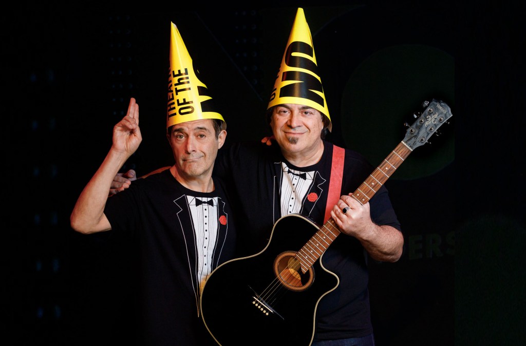 Ο Παντελής Αμπαζής και ο Γεράσιμος Γεννατάς, έρχονται  στη σκηνή του Theatre of the No, με την παράσταση «Σιγά το θέαμα!» ένα ντεμοντέρνο θέατρο τραγουδιών γεμάτο εκπλήξεις και&nbsp;συγκίνηση