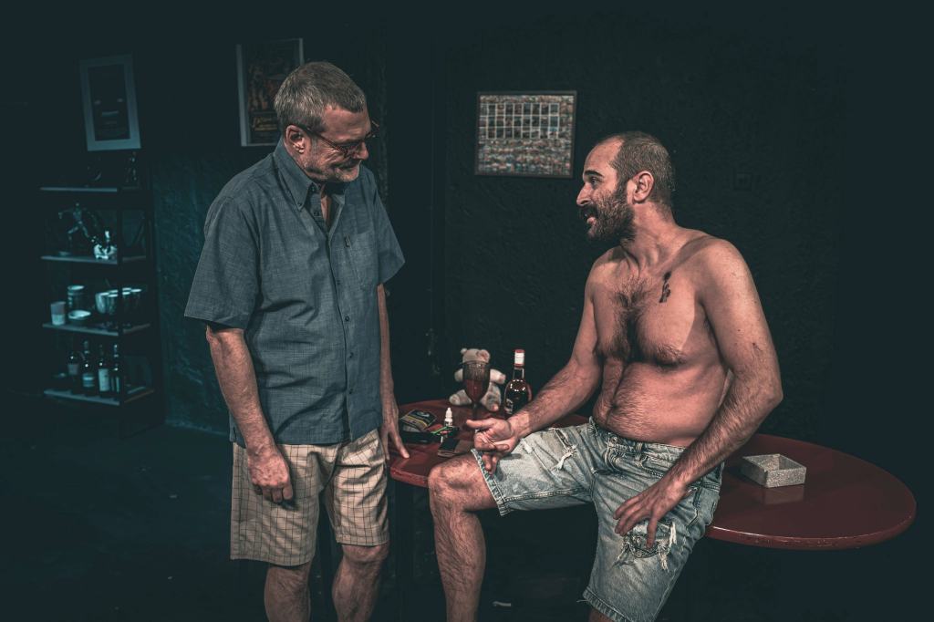 «Οι Λέξεις των Άλλων» του Μάνου Θηραίου, σε σκηνοθεσία του Θοδωρή Βουρνά, επιστρέφουν για 3η χρονιά στο Θέατρο Άβατον